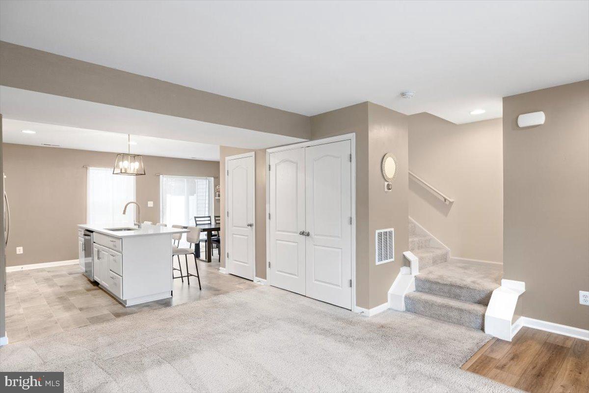 WHISPERING PINES - Residential