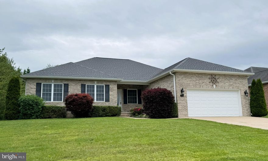 Beautiful Brick (3 sides) Rambler on a corner lot with a large private back yard in a peaceful neighborhood.
Easy access to shopping, schools and work. The open floor plan offers one level living at it's best with a split bedroom floor plan. Hard floors through out except for the bedrooms. Kitchen offers stainless steel appliances with 42" cabinets and lots of counter space. Many updates: new roof in 2023 with new gutters. New H20 heater 2022 and new HVAC system in 2022. Freshly painted and ready for the new owners.