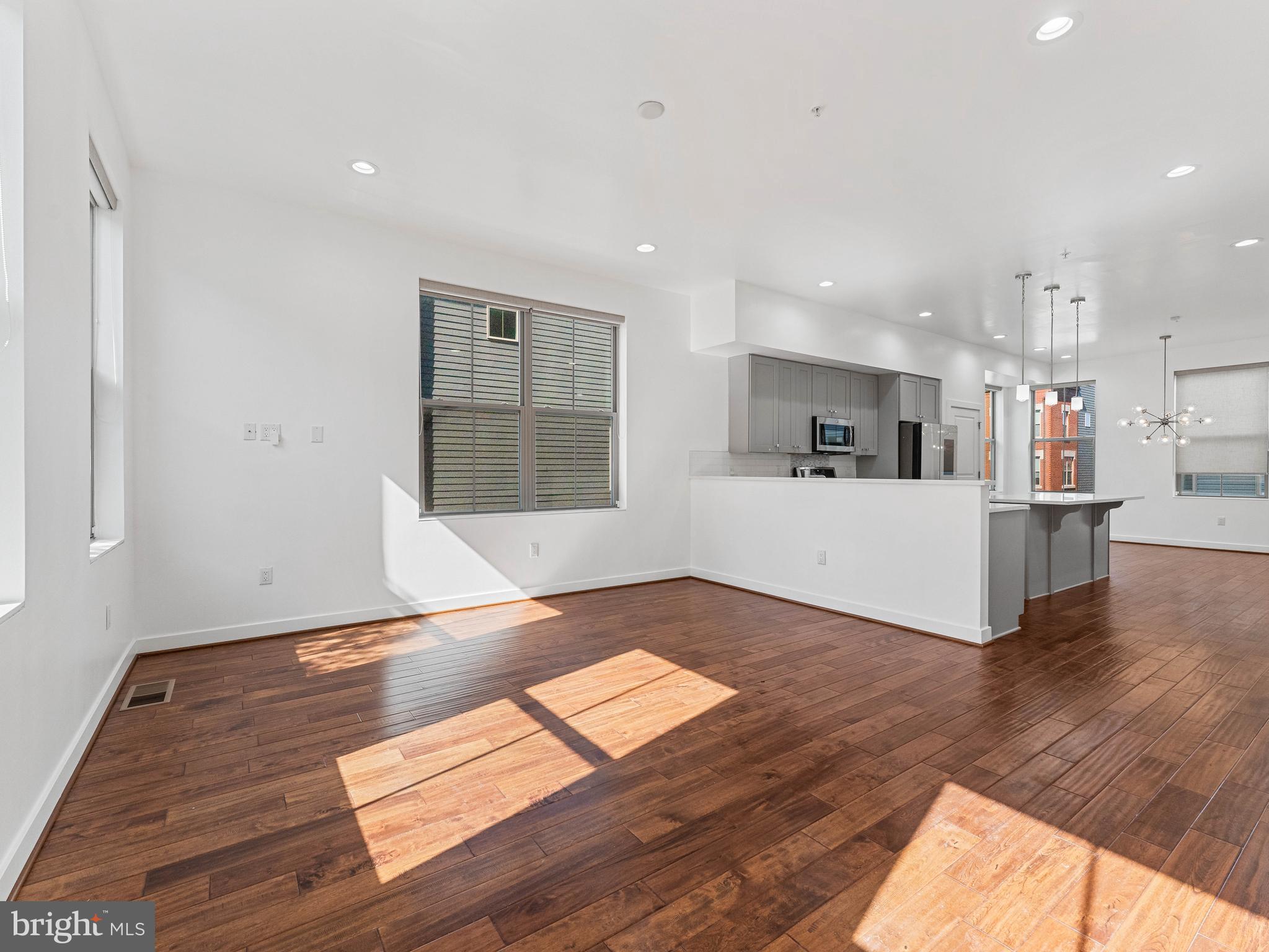 1429 S LAWRENCE TERRACE