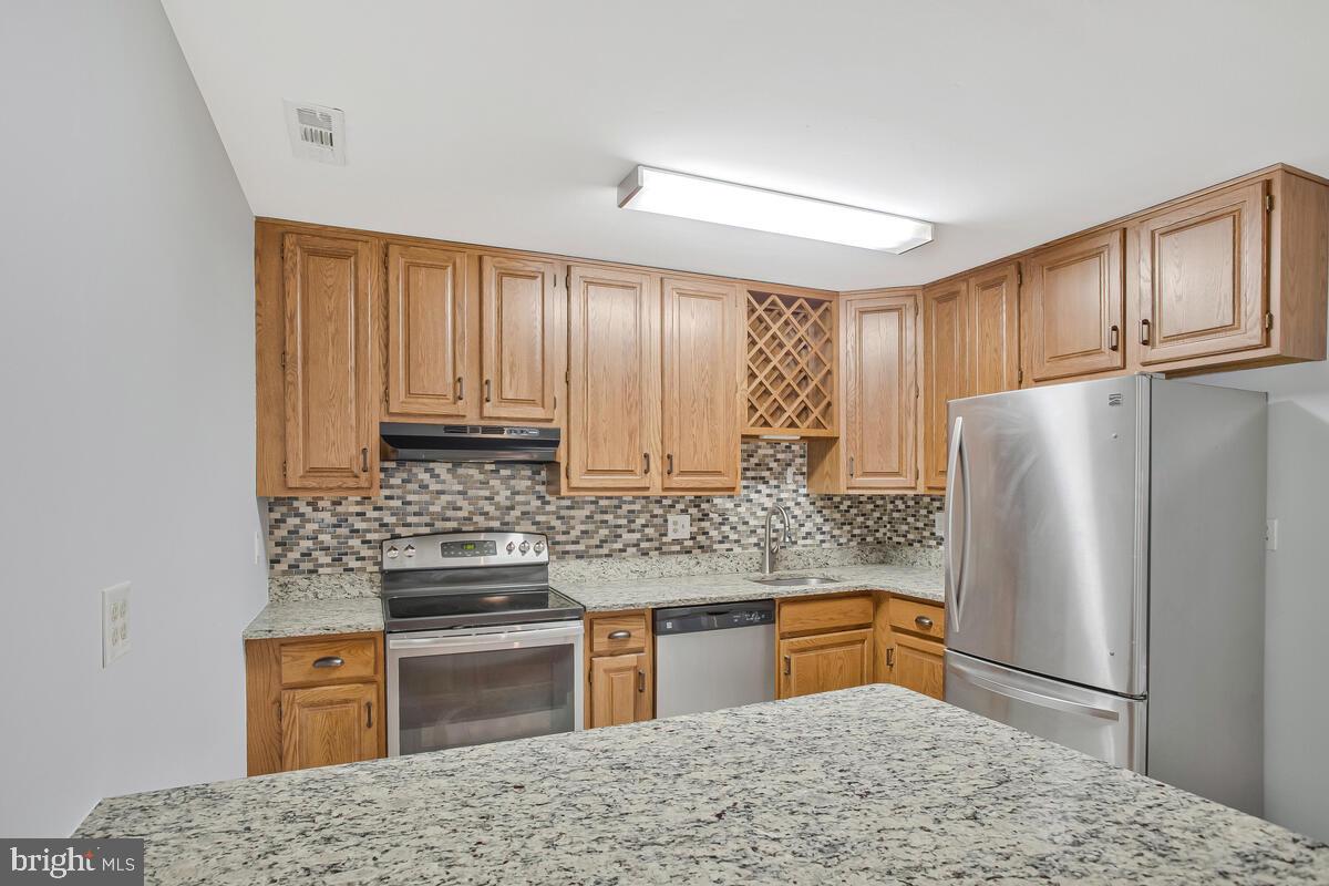 CROFTON MEWS CONDO - Residential Lease