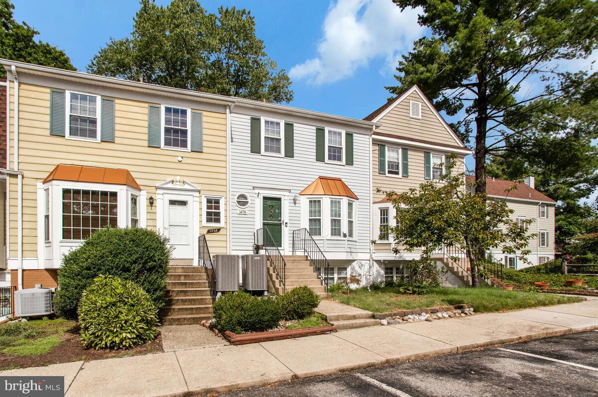 CROFTON MEWS CONDO - Residential Lease