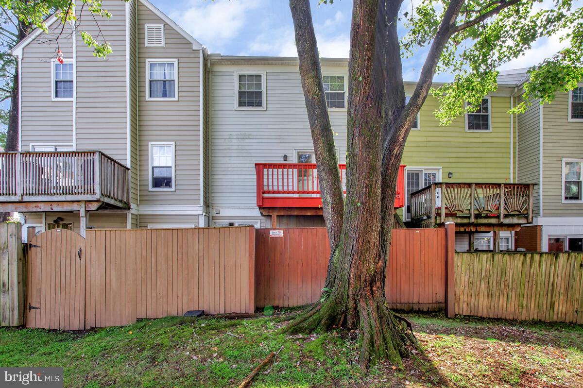 CROFTON MEWS CONDO - Residential Lease