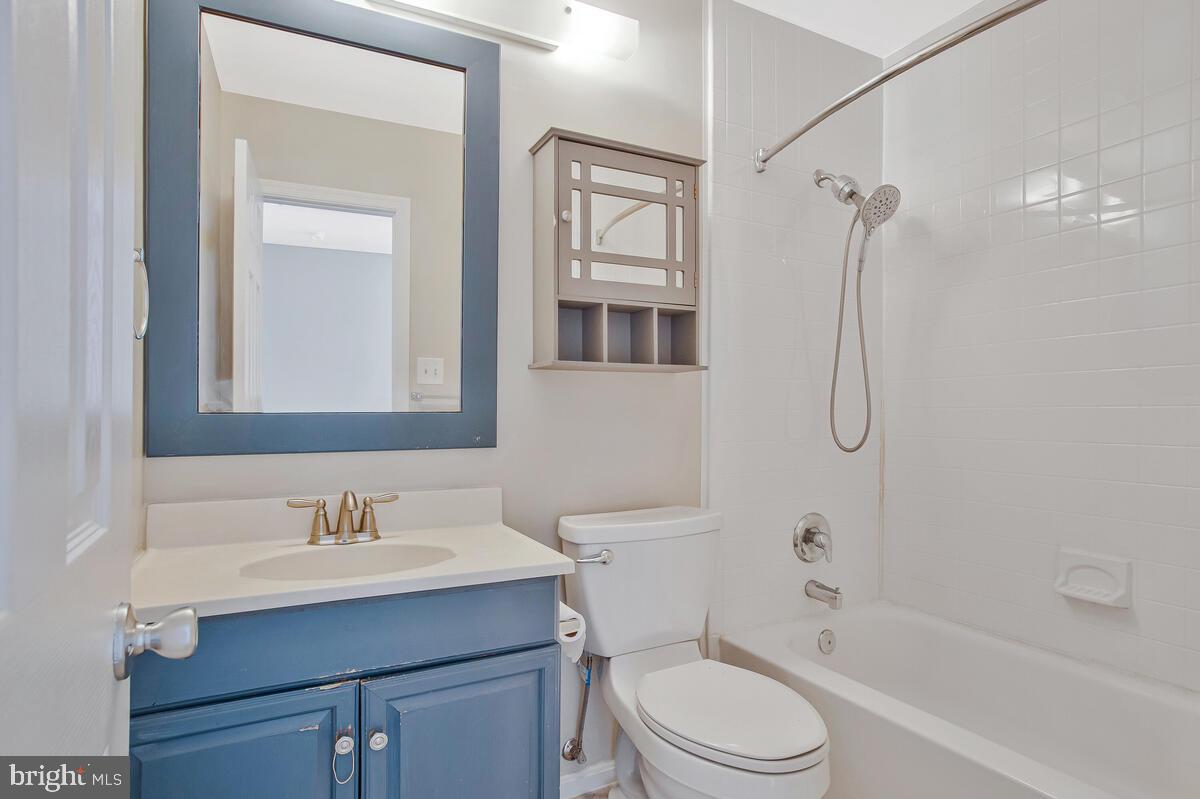 CROFTON MEWS CONDO - Residential Lease