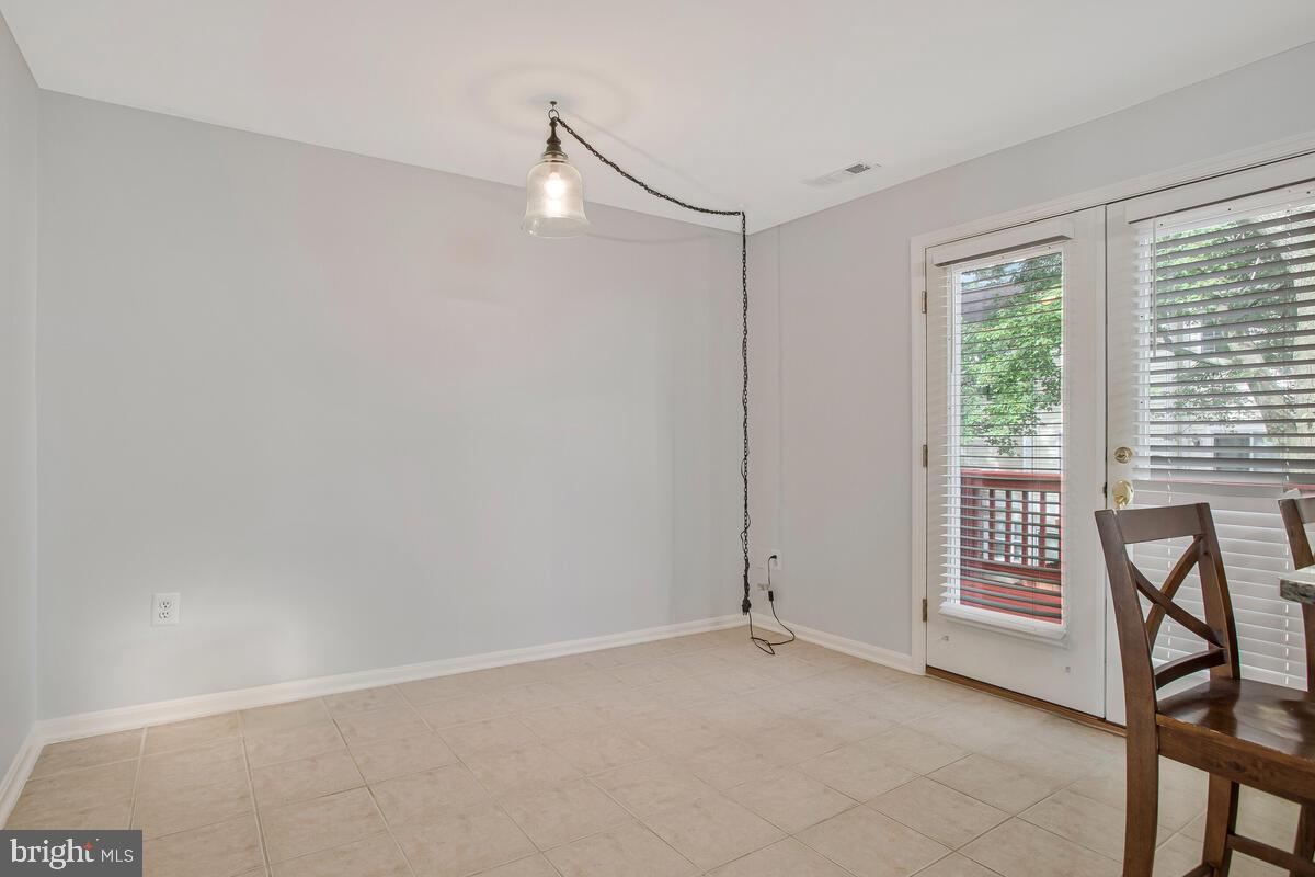 CROFTON MEWS CONDO - Residential Lease