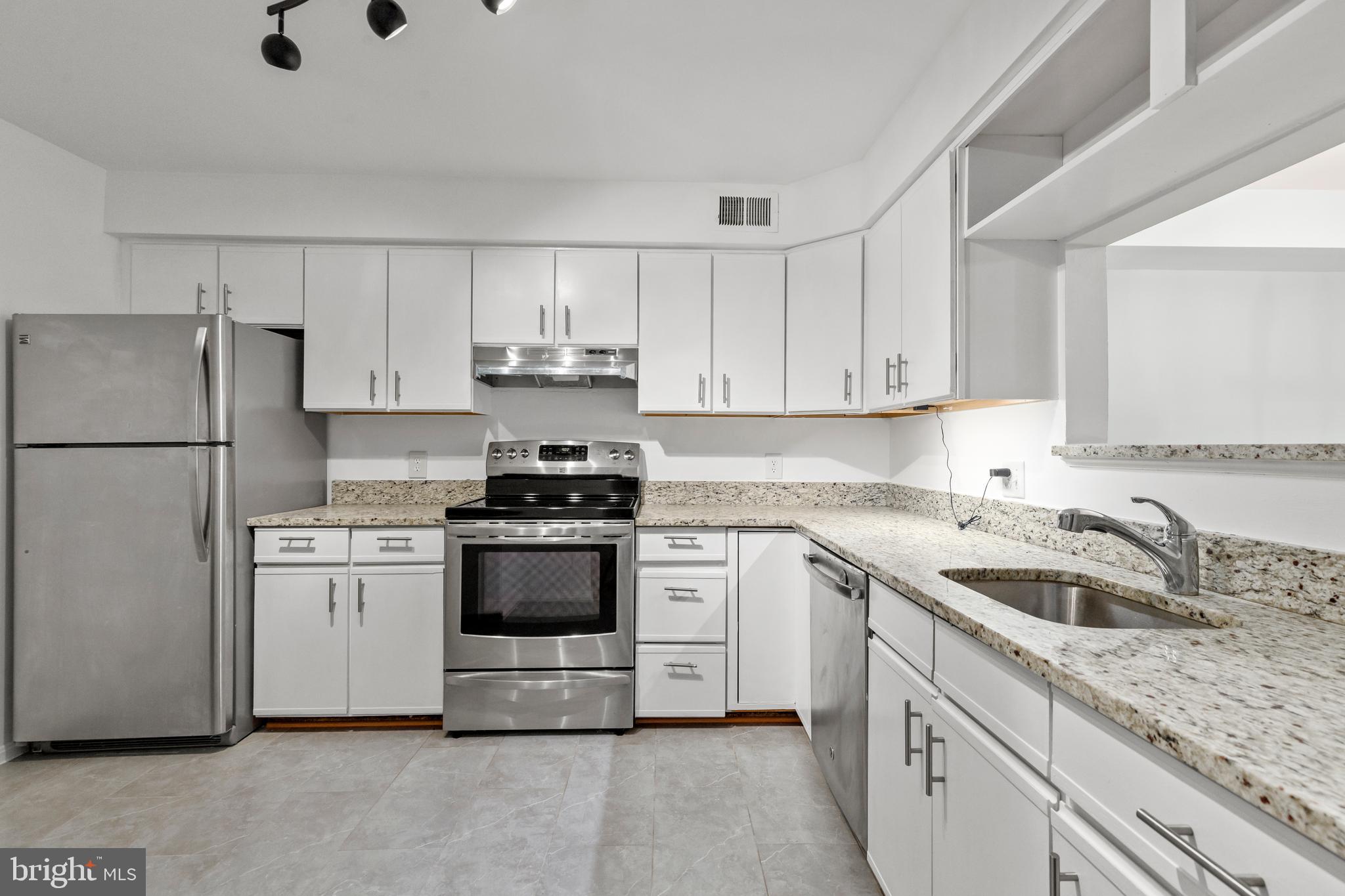 BRISTOL HOUSE - Residential