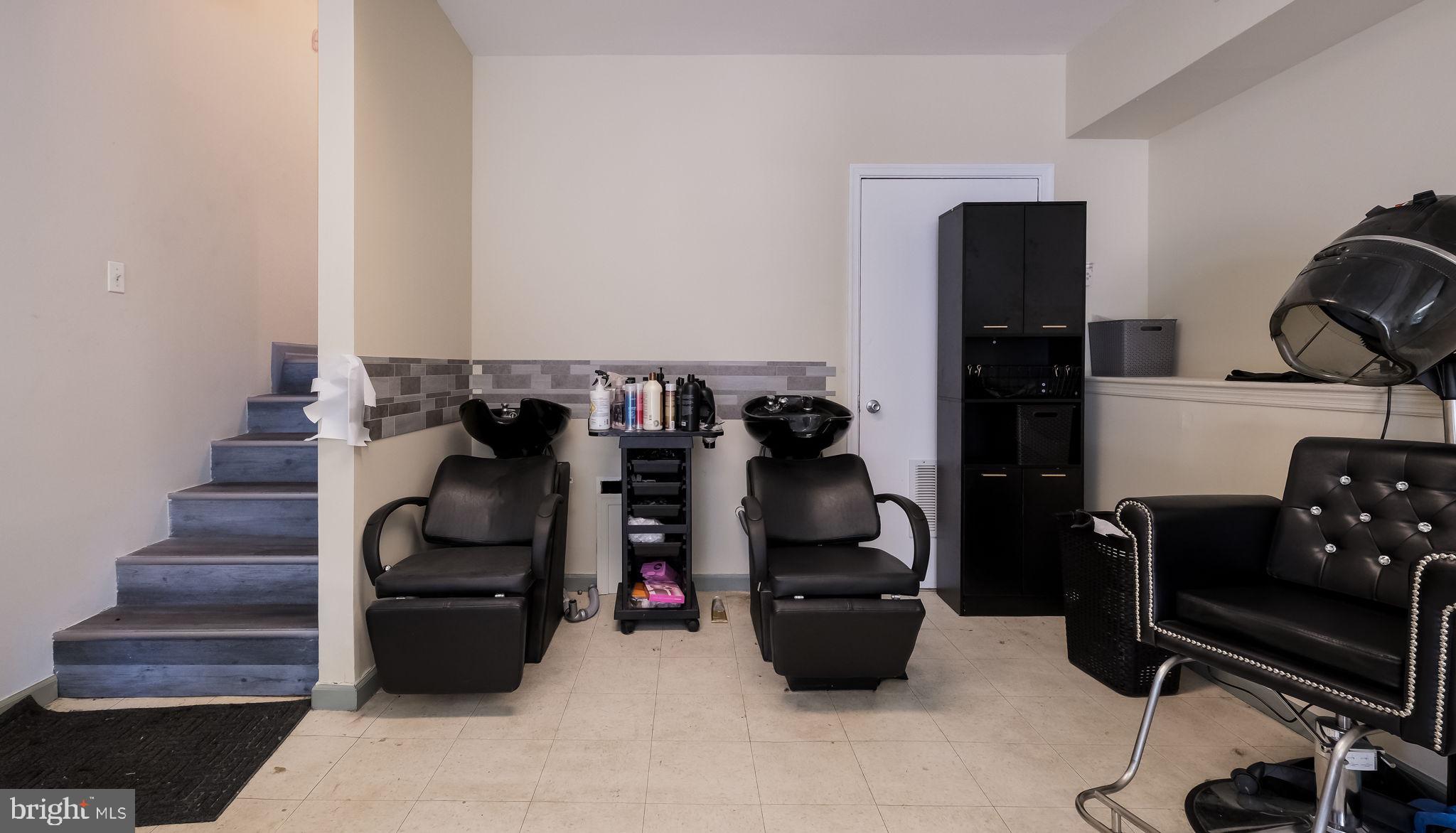 WYNCOTE - Commercial Sale