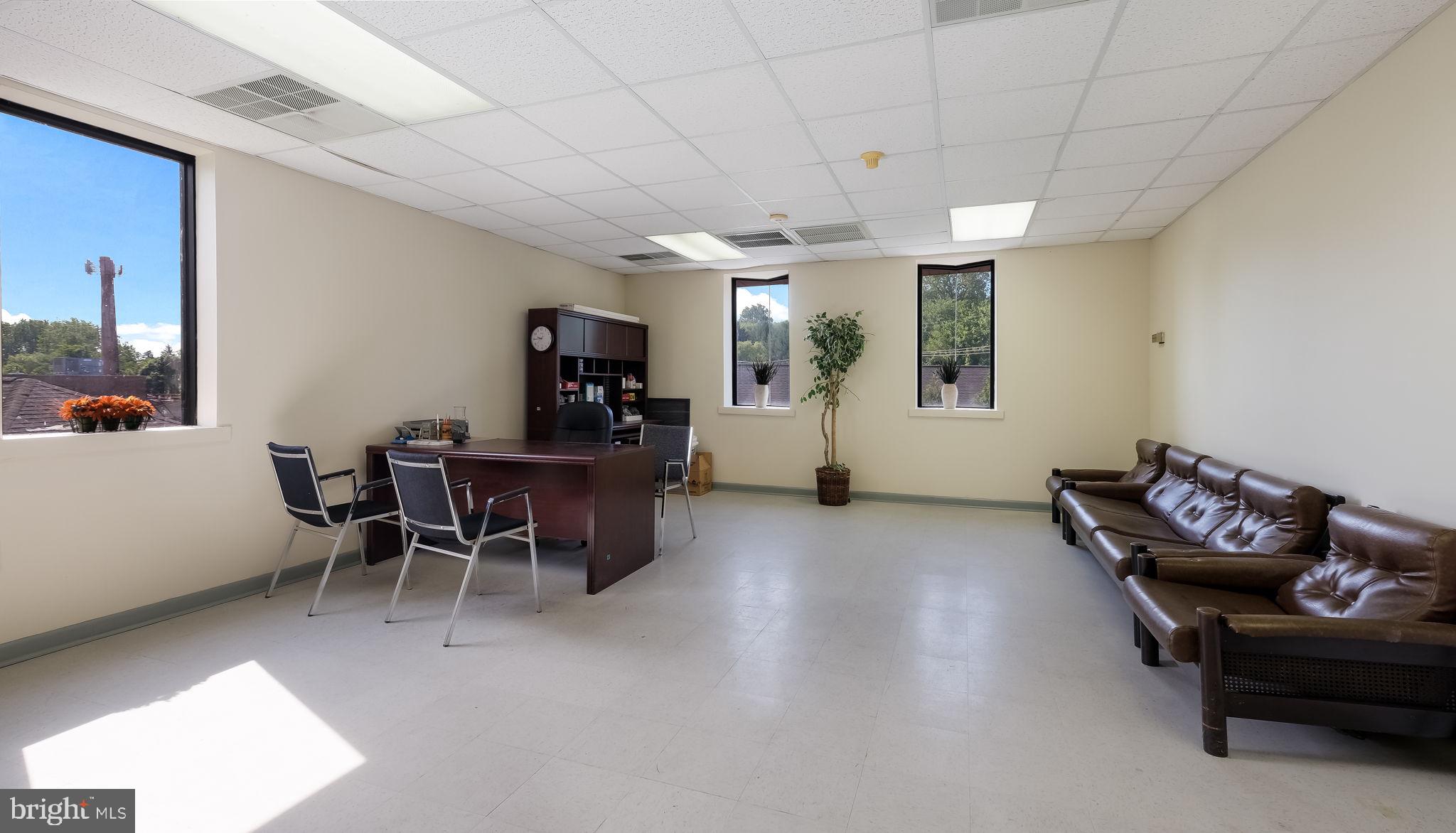 WYNCOTE - Commercial Sale