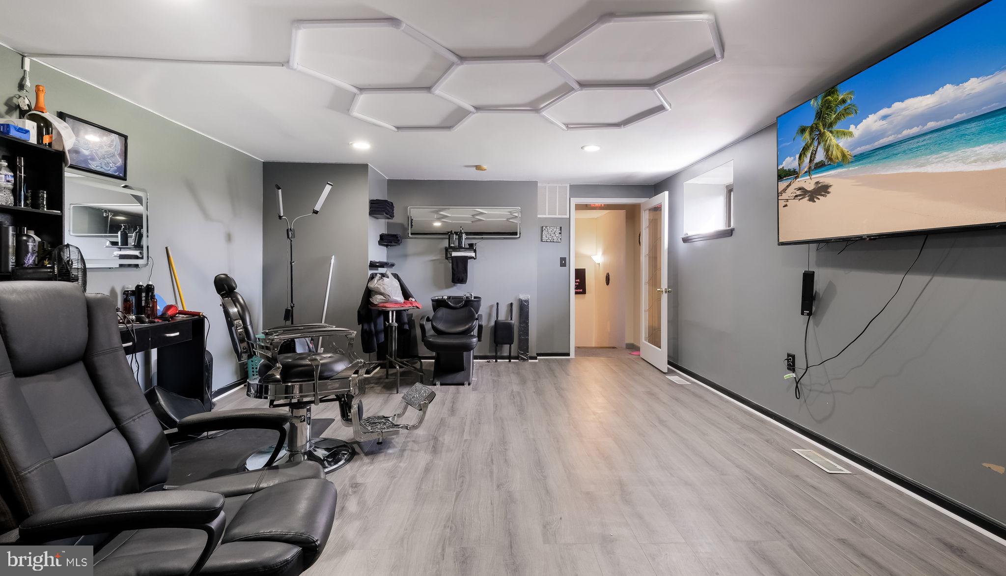 WYNCOTE - Commercial Sale