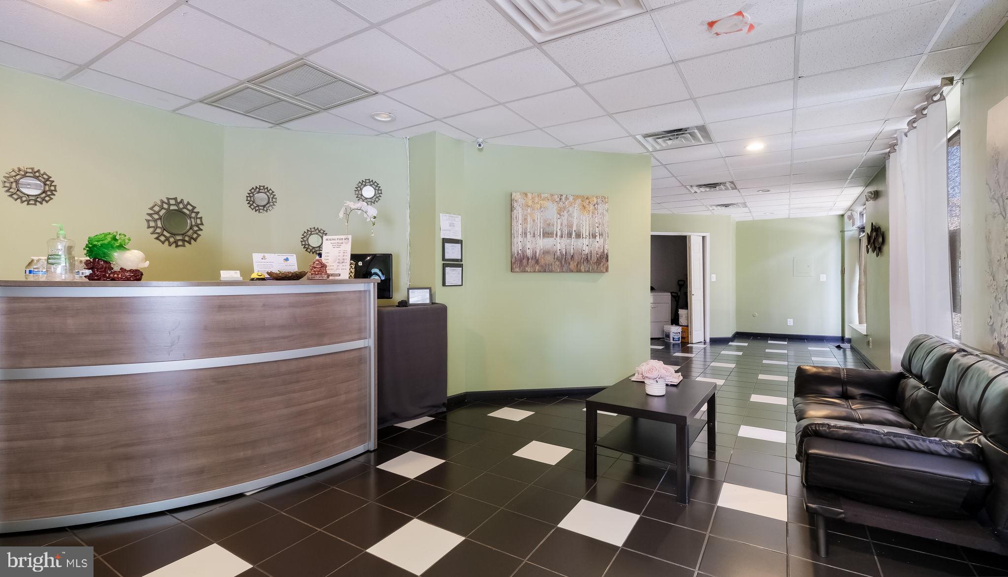 WYNCOTE - Commercial Sale