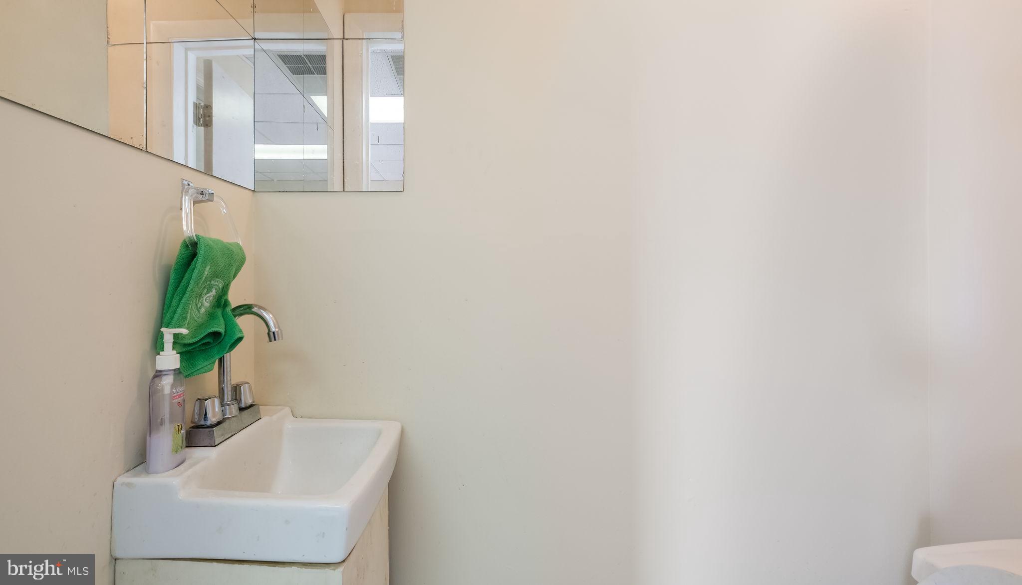 WYNCOTE - Commercial Sale