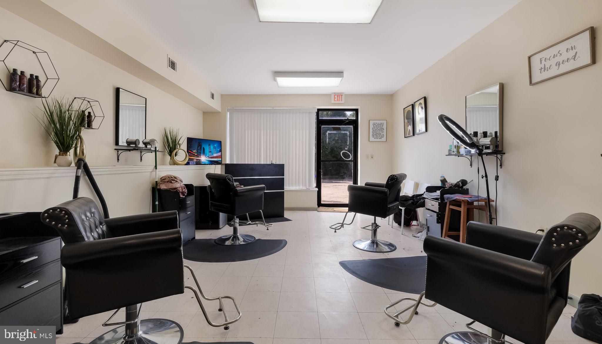 WYNCOTE - Commercial Sale