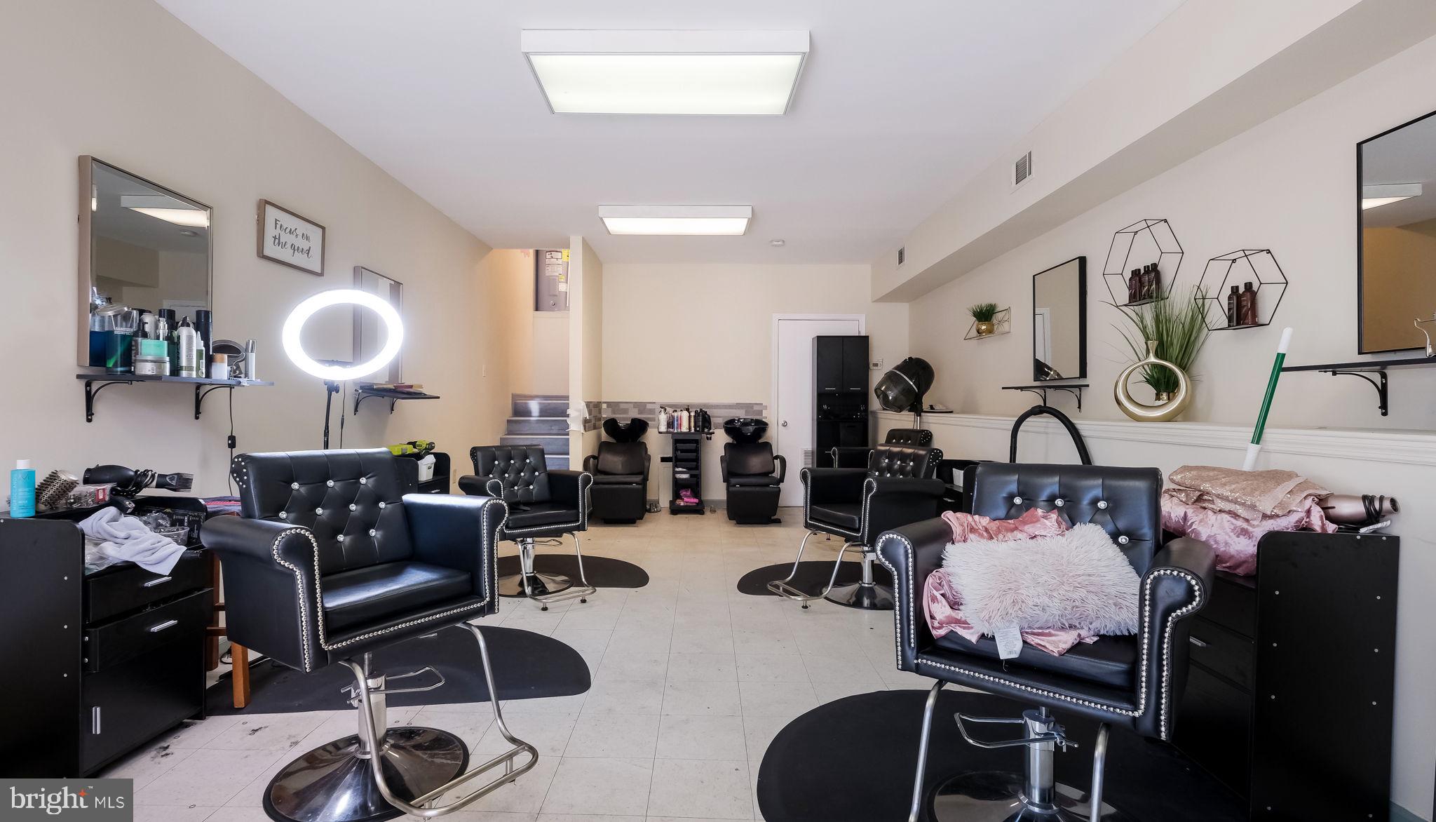 WYNCOTE - Commercial Sale