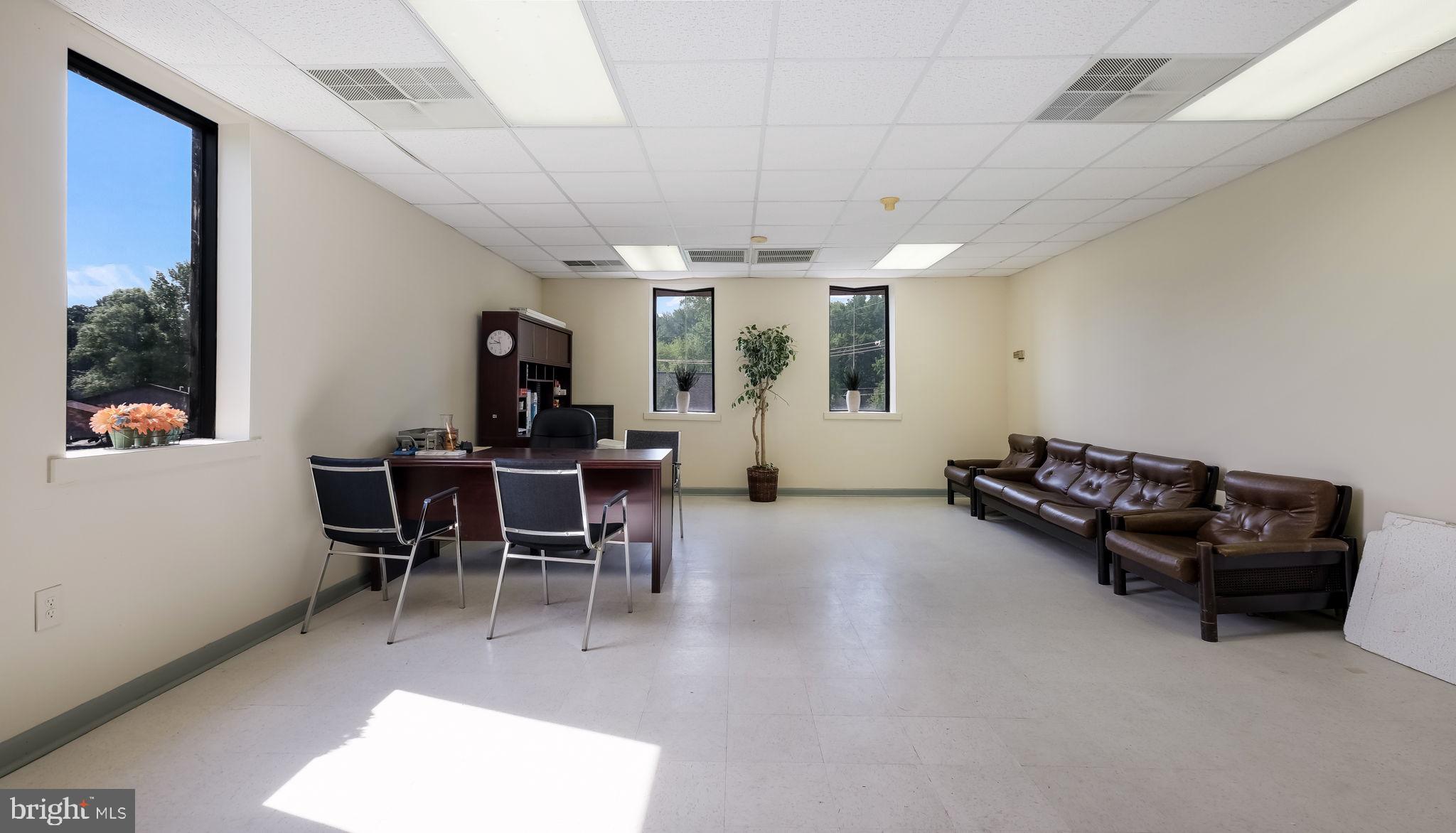 WYNCOTE - Commercial Sale