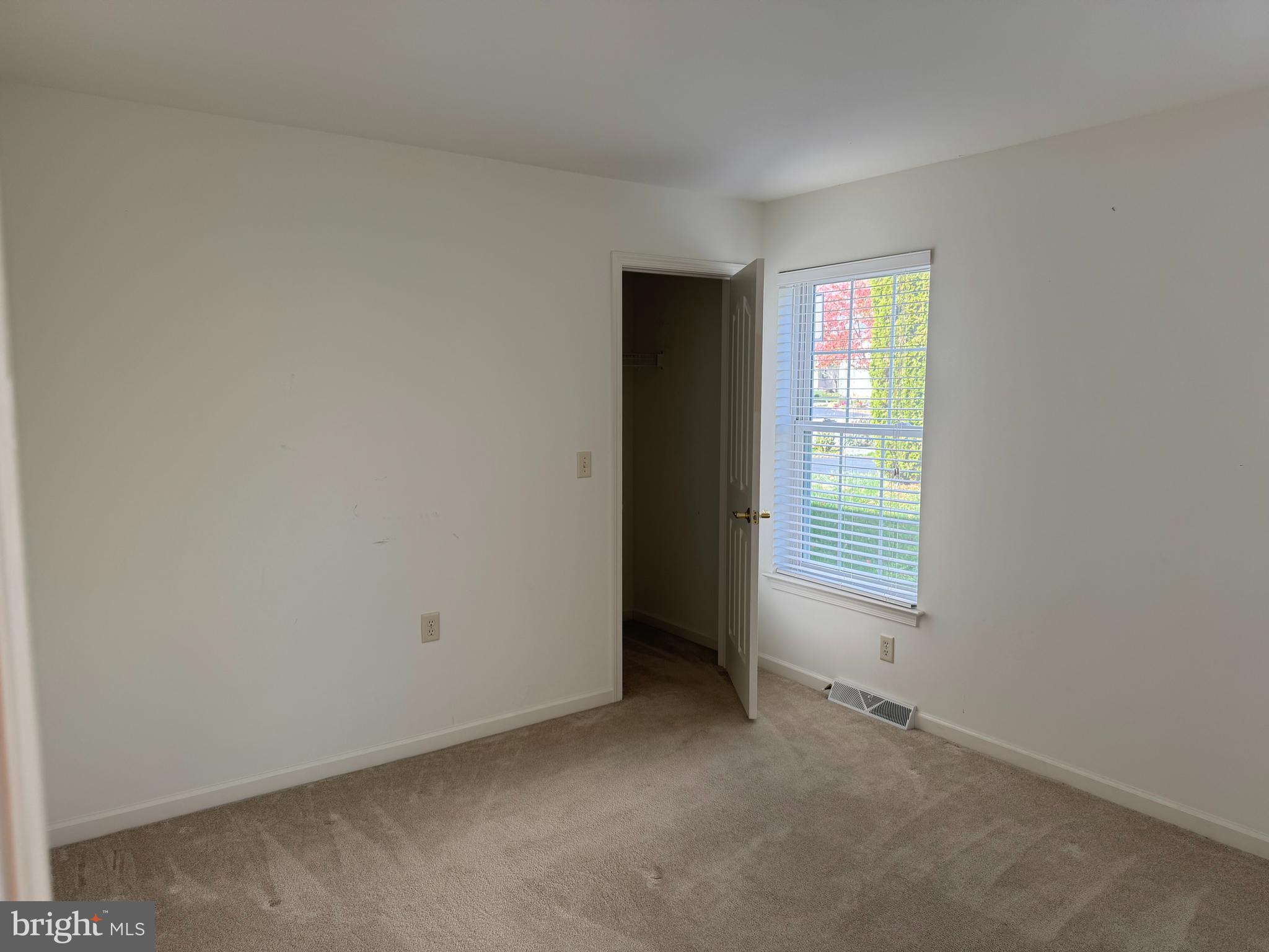 SUTHERLAND AT WOODS EDGE - Residential