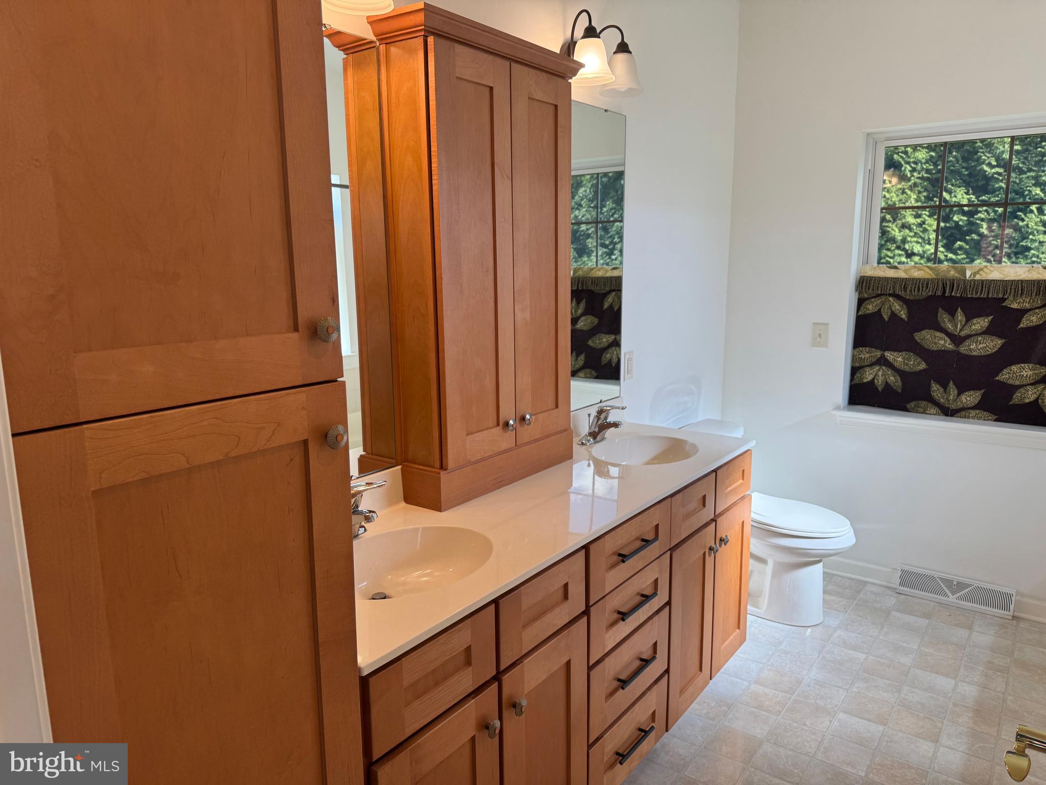 SUTHERLAND AT WOODS EDGE - Residential