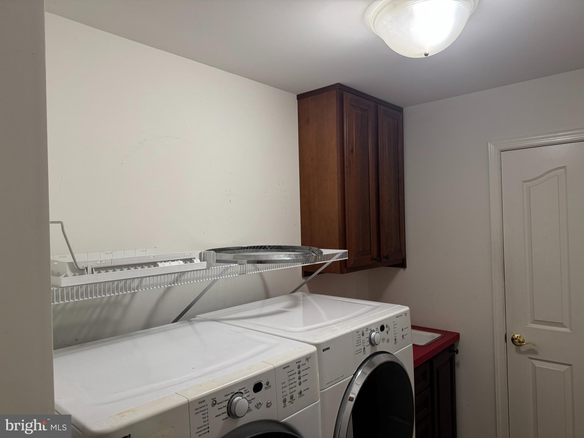 SUTHERLAND AT WOODS EDGE - Residential