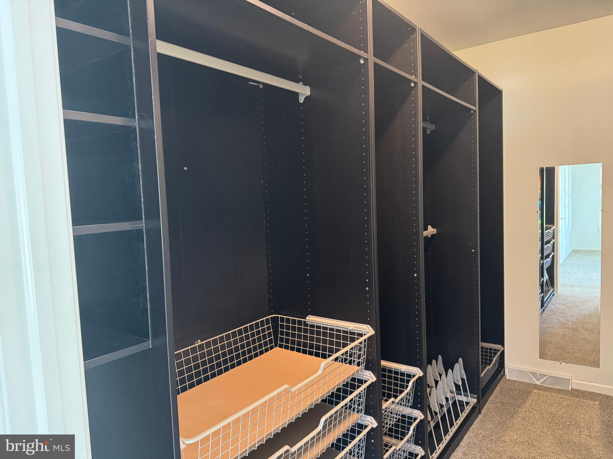 SUTHERLAND AT WOODS EDGE - Residential