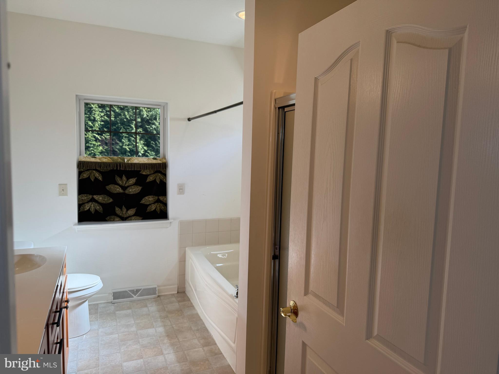 SUTHERLAND AT WOODS EDGE - Residential