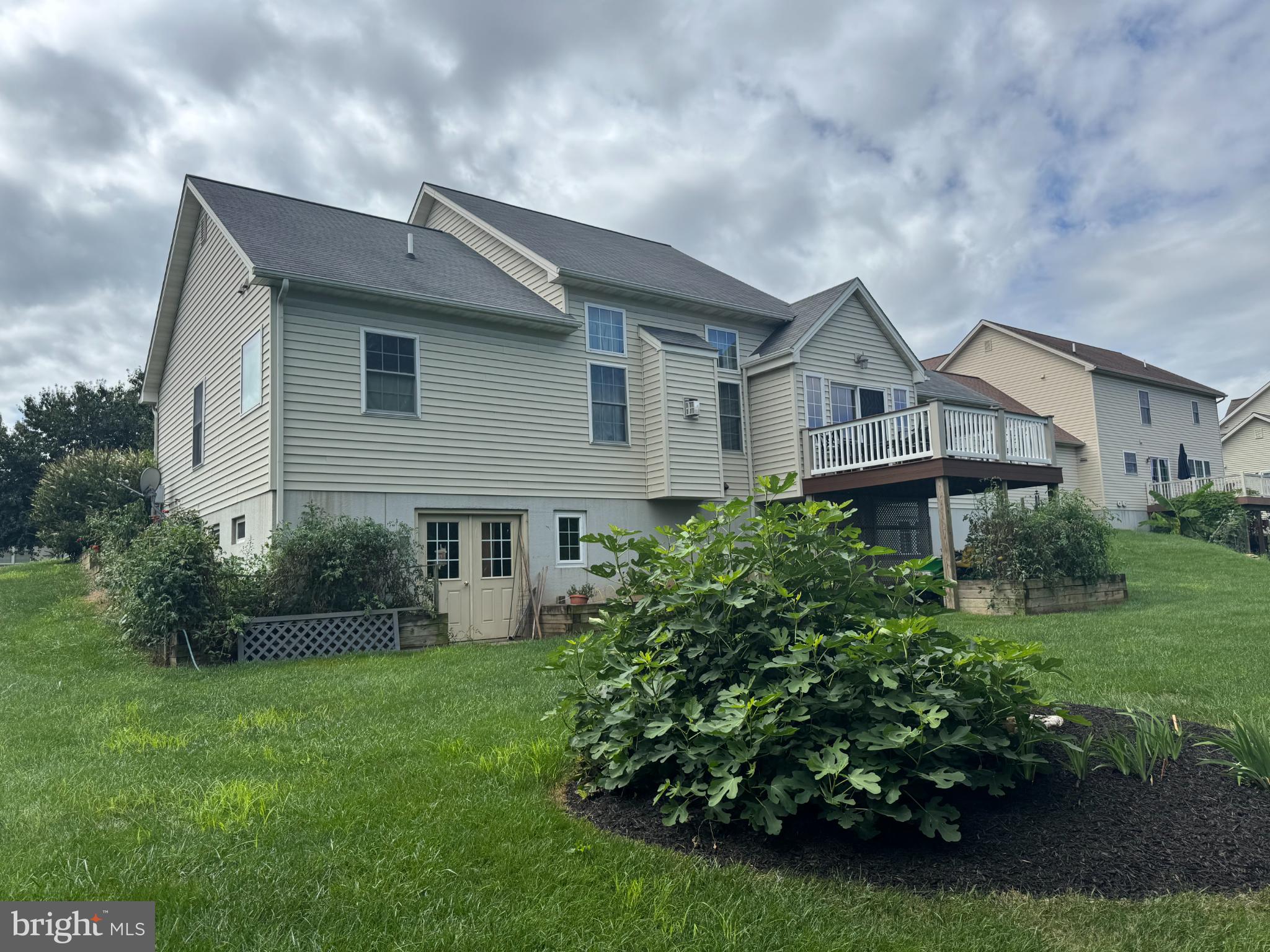 SUTHERLAND AT WOODS EDGE - Residential