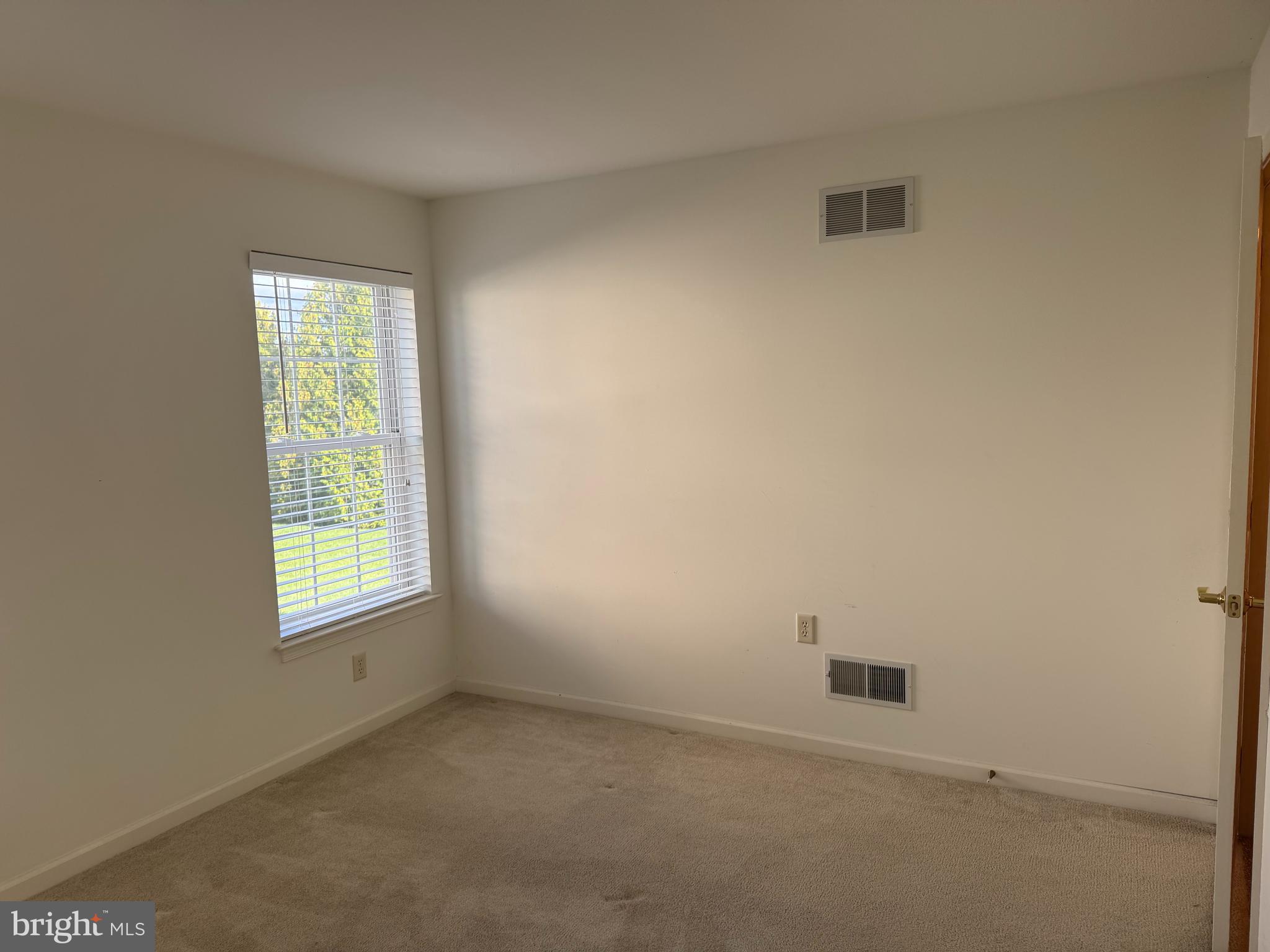 SUTHERLAND AT WOODS EDGE - Residential