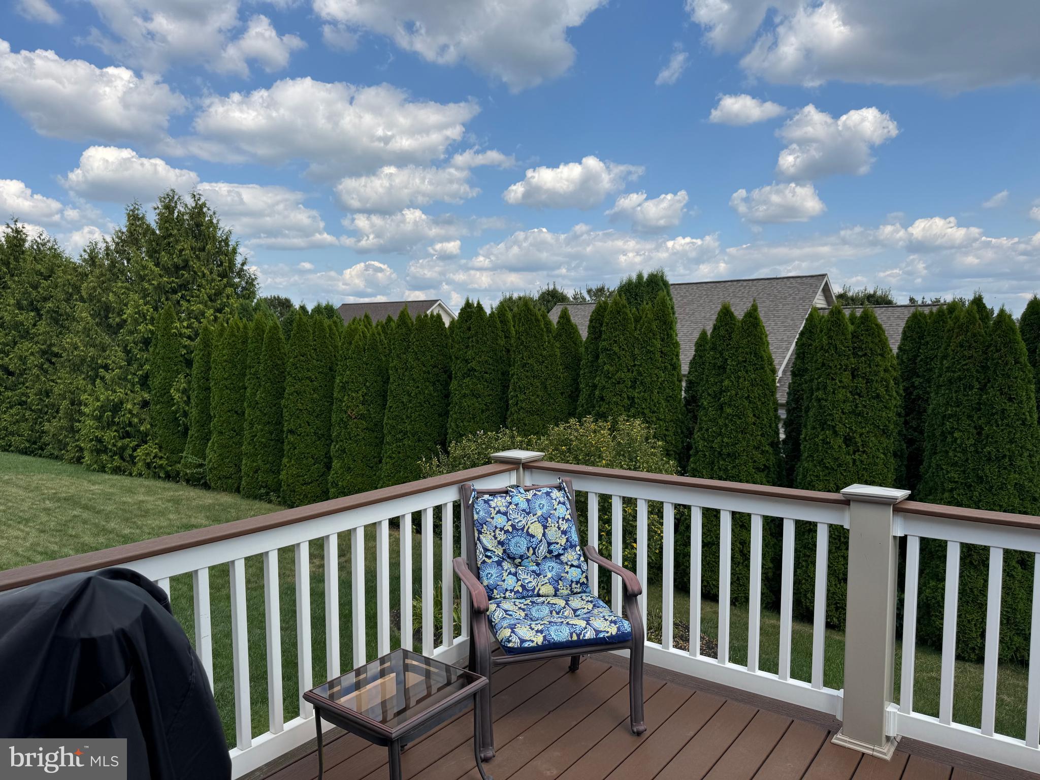 SUTHERLAND AT WOODS EDGE - Residential