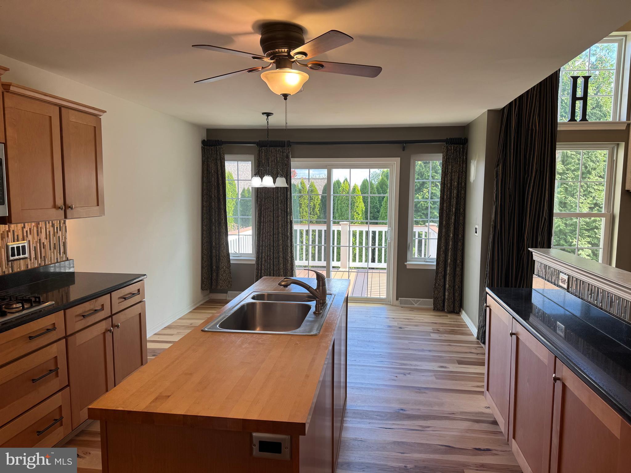 SUTHERLAND AT WOODS EDGE - Residential