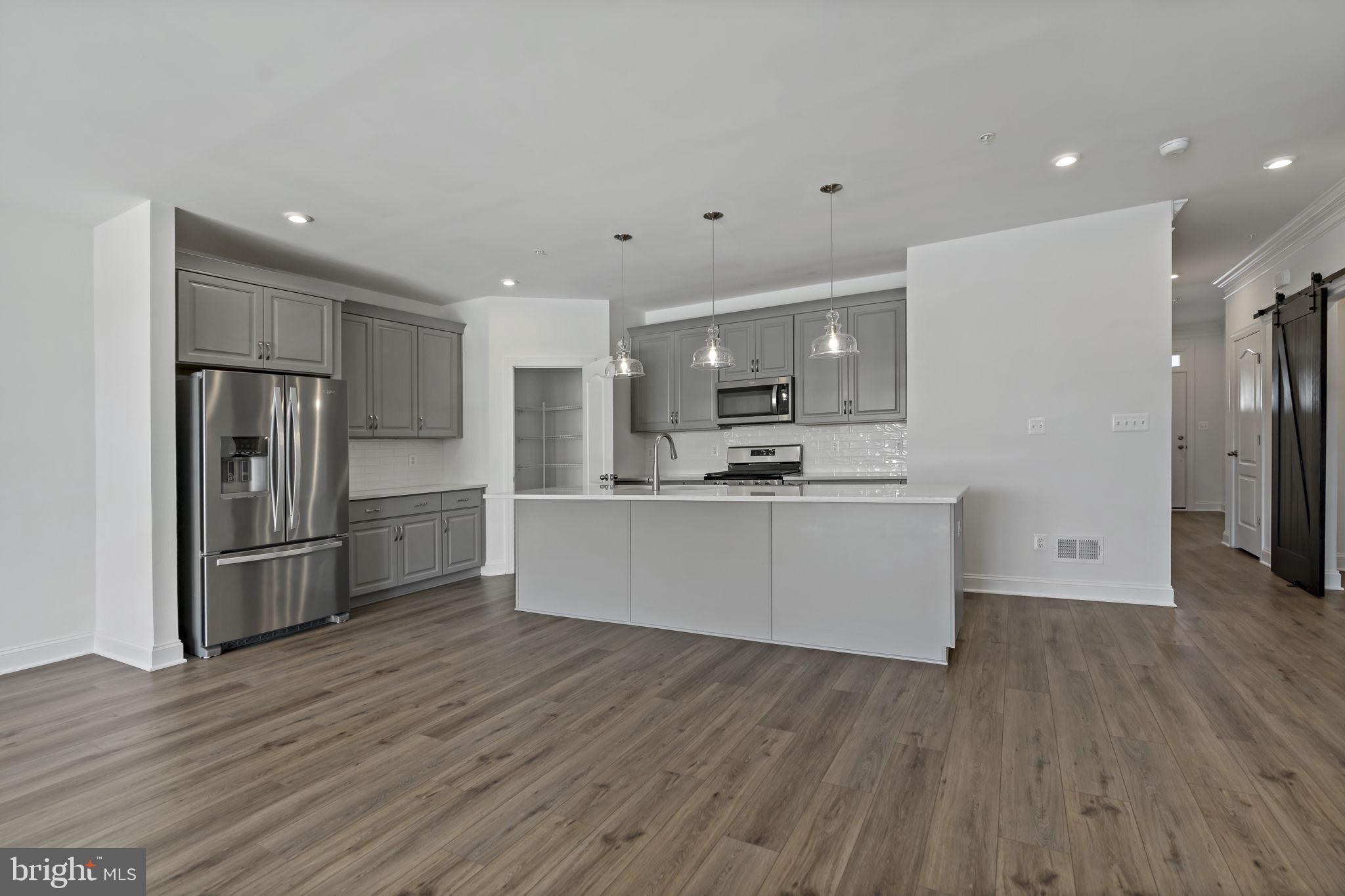 ROSEHILL MANOR - Residential