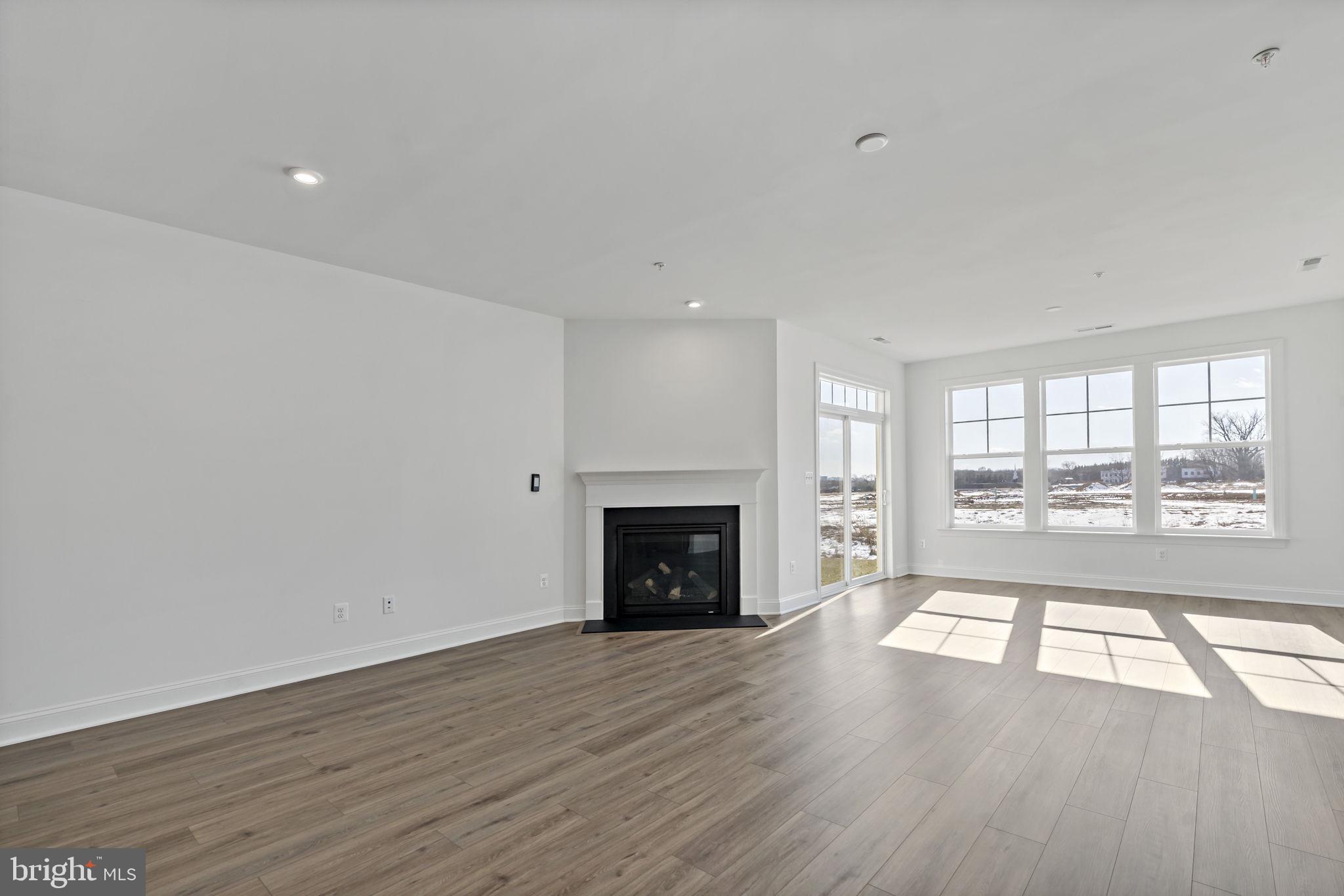 ROSEHILL MANOR - Residential