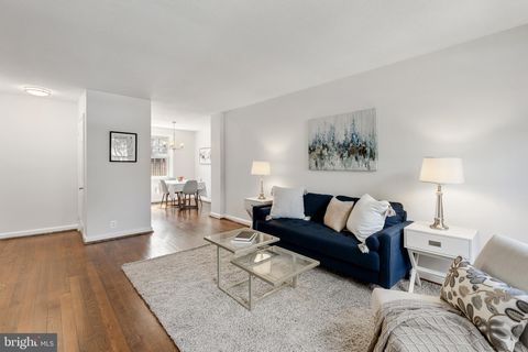 Photo of 4204 36th Street S #A2, ARLINGTON, VA 22206 (MLS # VAAR2066982)