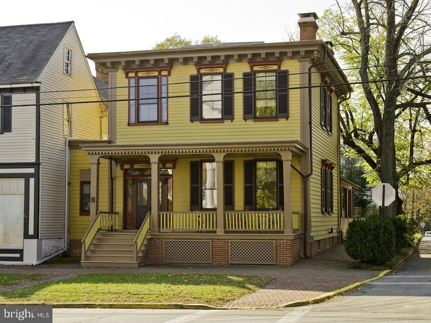 HEAT INCLUDED!1 bedroom, 1 bath upgraded apartment in renovated c.1849 Victorian building: washer/dryer in unit; propane range for cooking; Atlantic Broadband hookup available; large backyard w/ shared gardening space. Within one block of Fountain Park and the Library; only three blocks to the waterfront! Walk to EVERYTHING Ctown has to offer: Washington College, restaurants/bars, shops, florists, pharmacy, farmer's market, festivals, and more!Available NOW! Minimum one year lease. NO PETS, NO SMOKING. Credit & criminal background check; $30 application fee/person: minimum credit score of 650+ & monthly income of $2500/mo required.