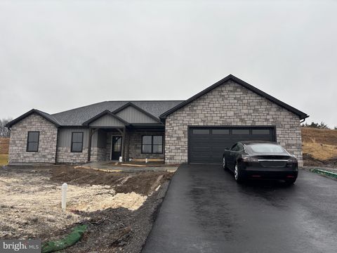 194 MEADOWCREEK DRIVE N CHAMBERSBURG PA 17202