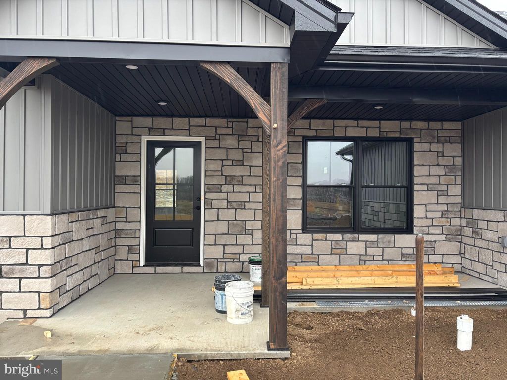 Photo of 194 Meadowcreek Drive N, CHAMBERSBURG, PA 17202 (MLS # PAFL2032230)