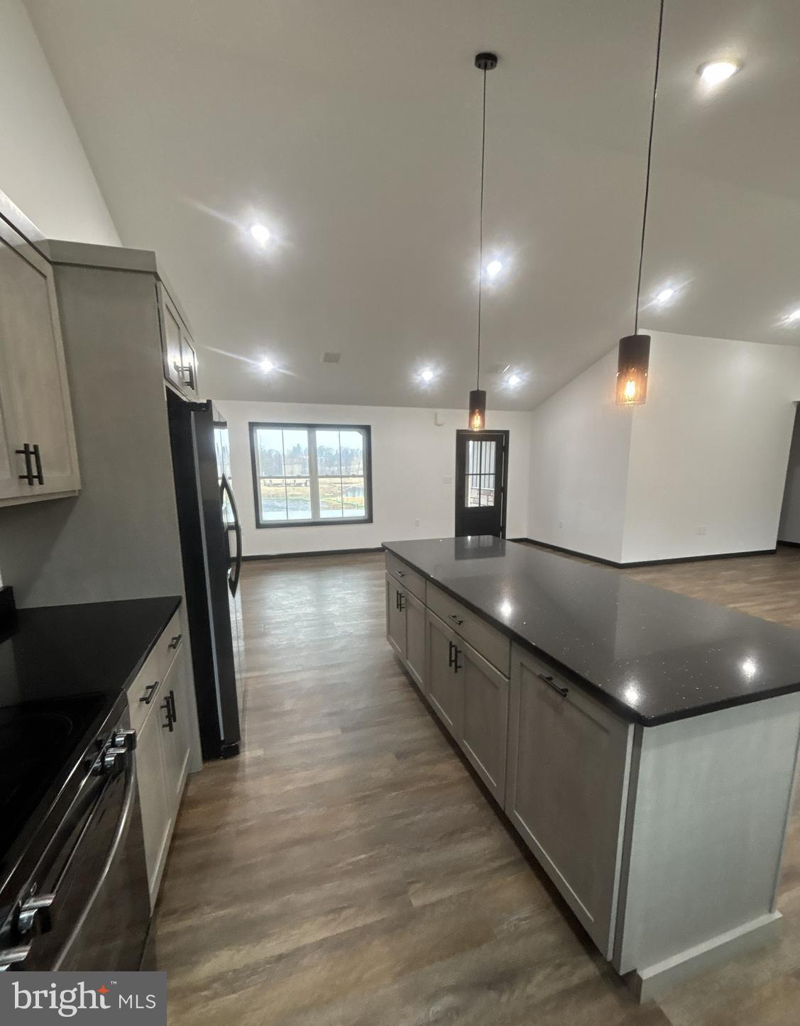 194 MEADOWCREEK DRIVE N