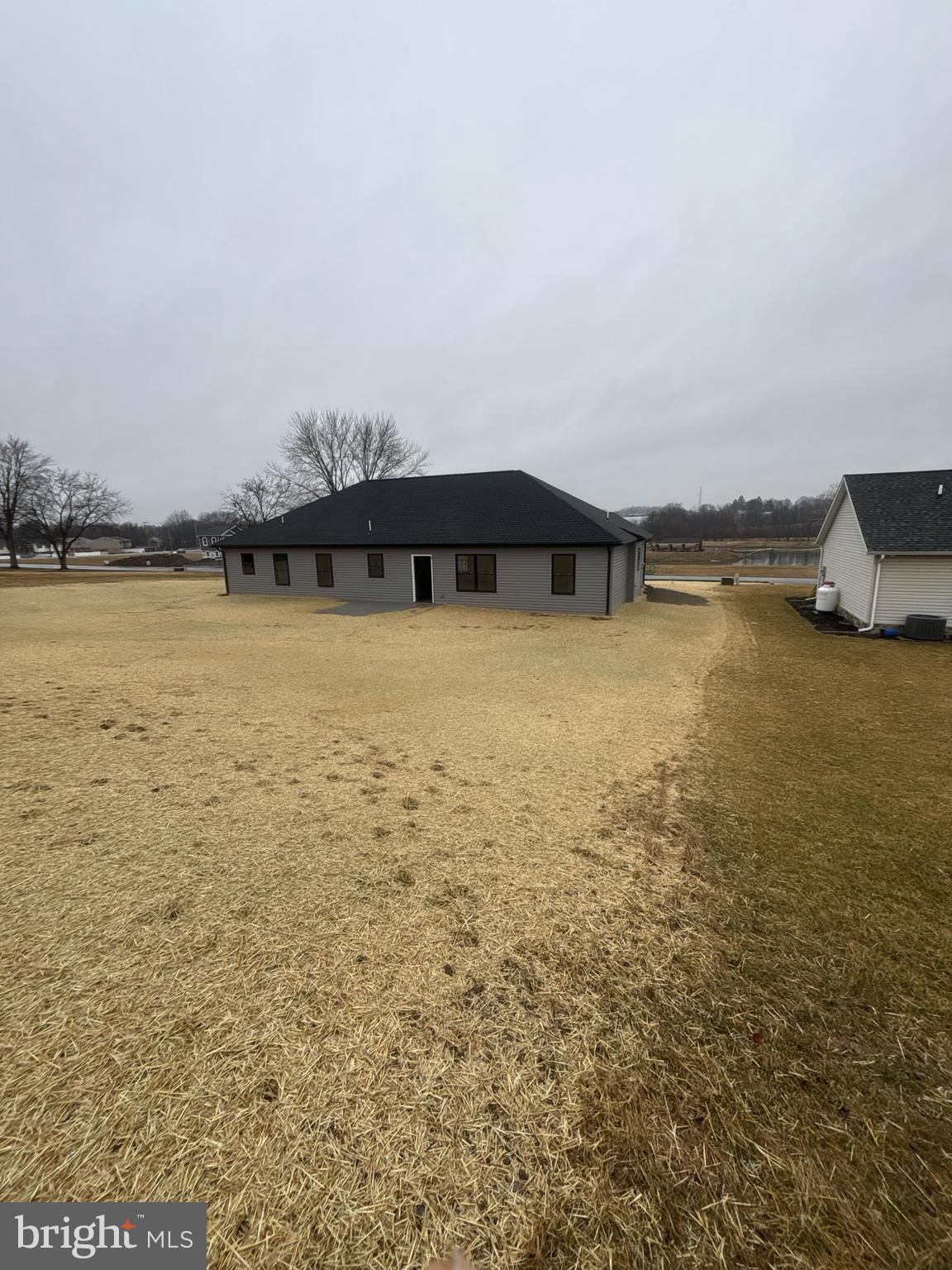 194 MEADOWCREEK DRIVE N