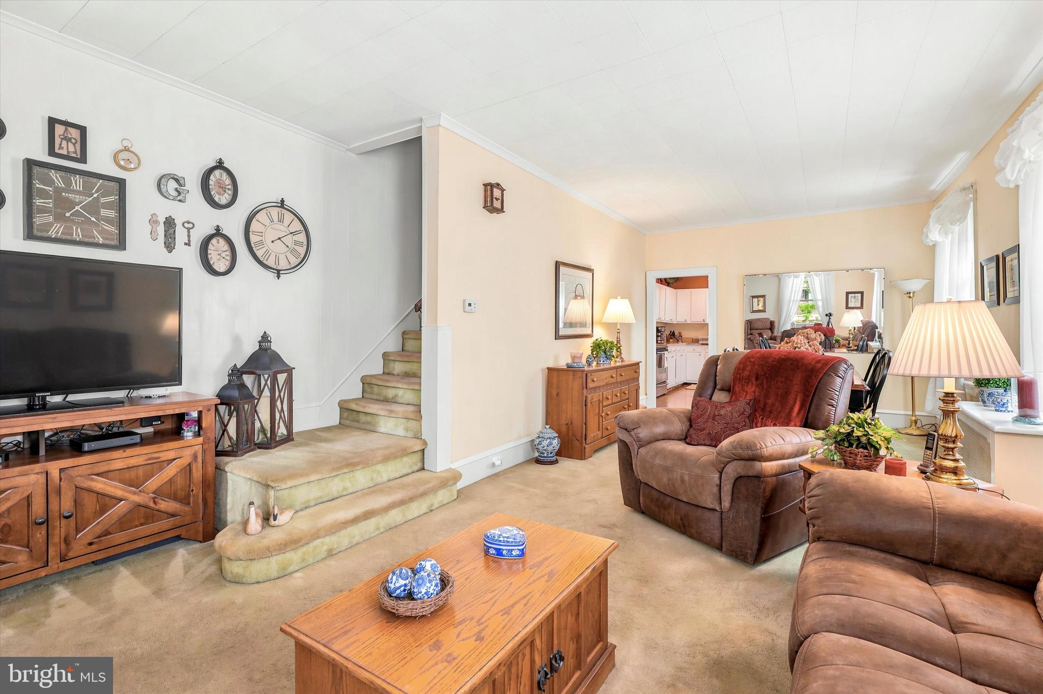 107 W 10TH AVENUE