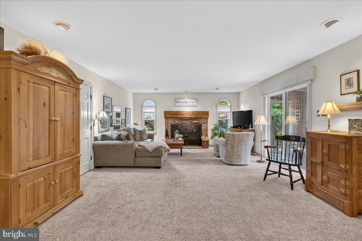 1230 HAWTHORNE LANE