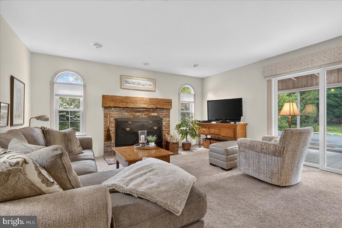 1230 HAWTHORNE LANE