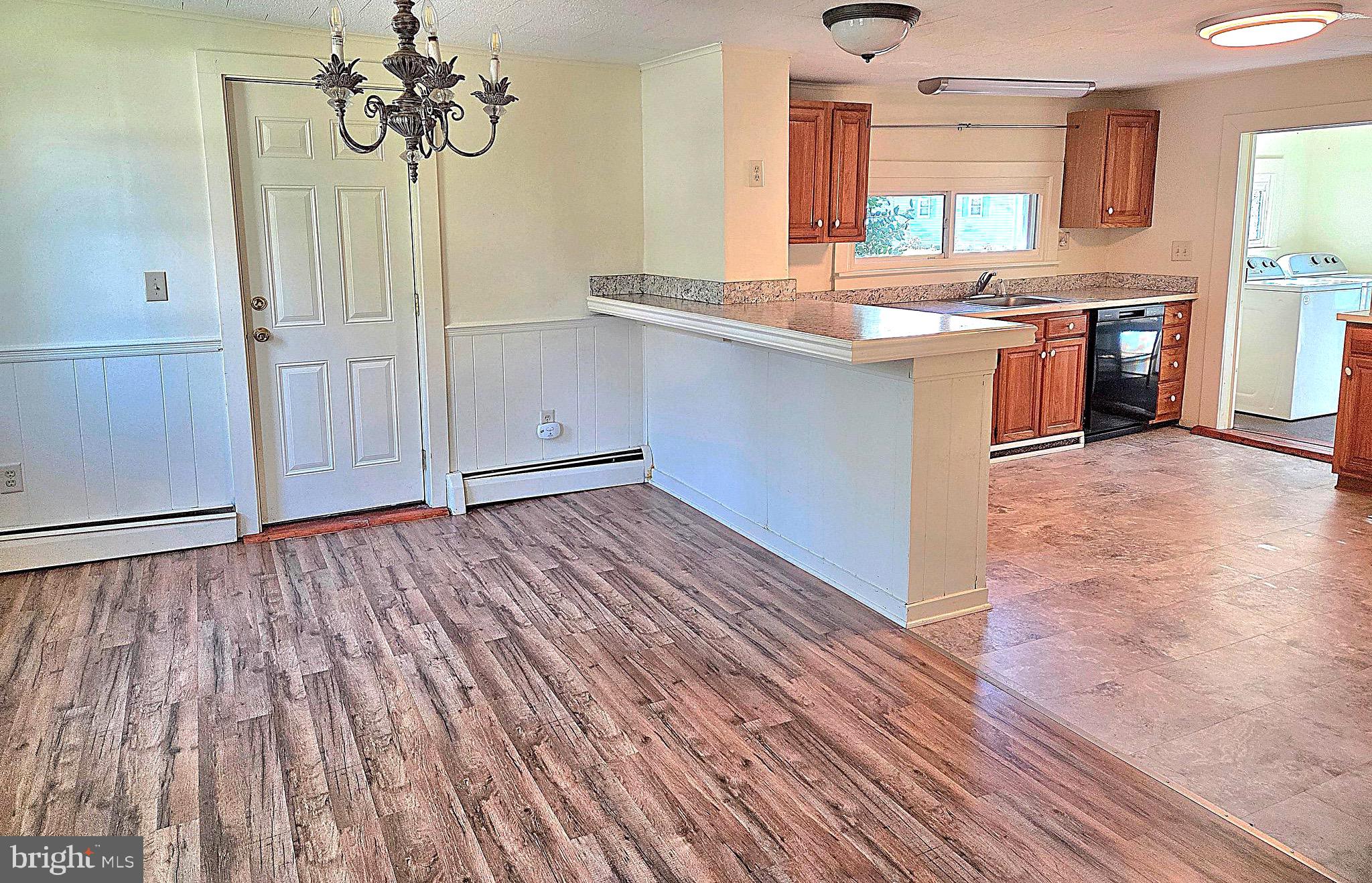 405 LEONARDS LANE