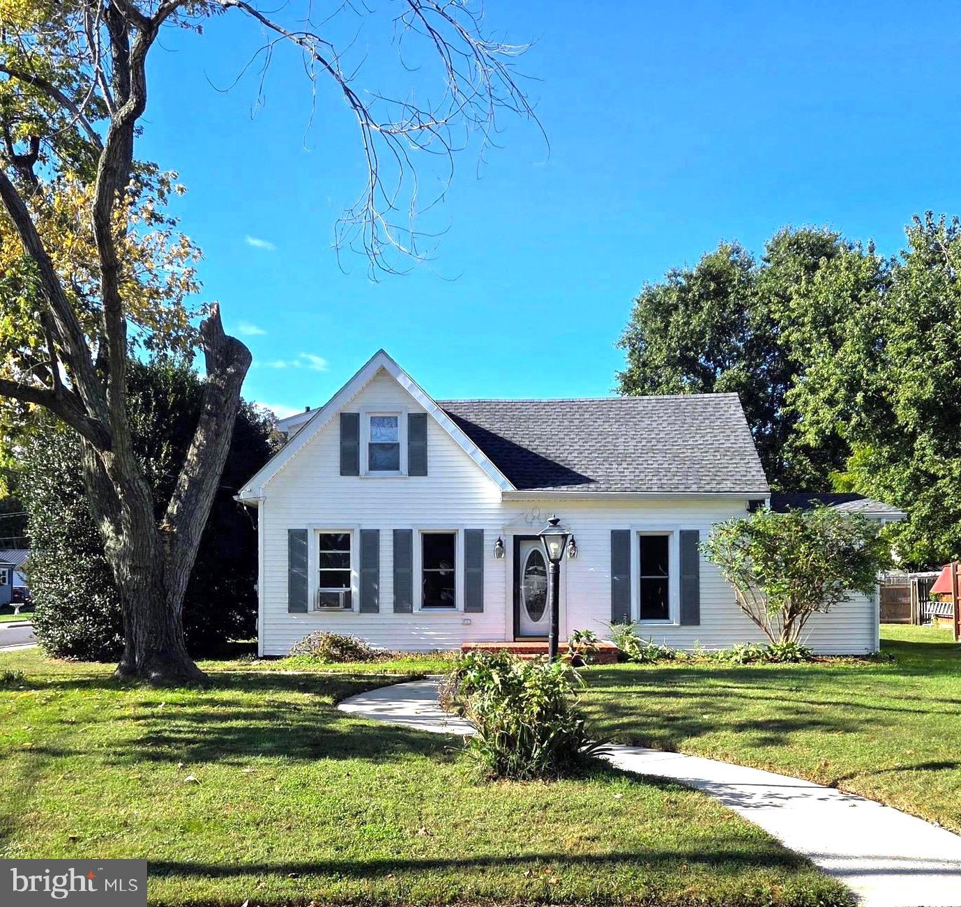 LEONARDS LANE - Residential