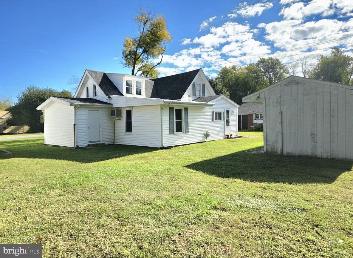 405 LEONARDS LANE