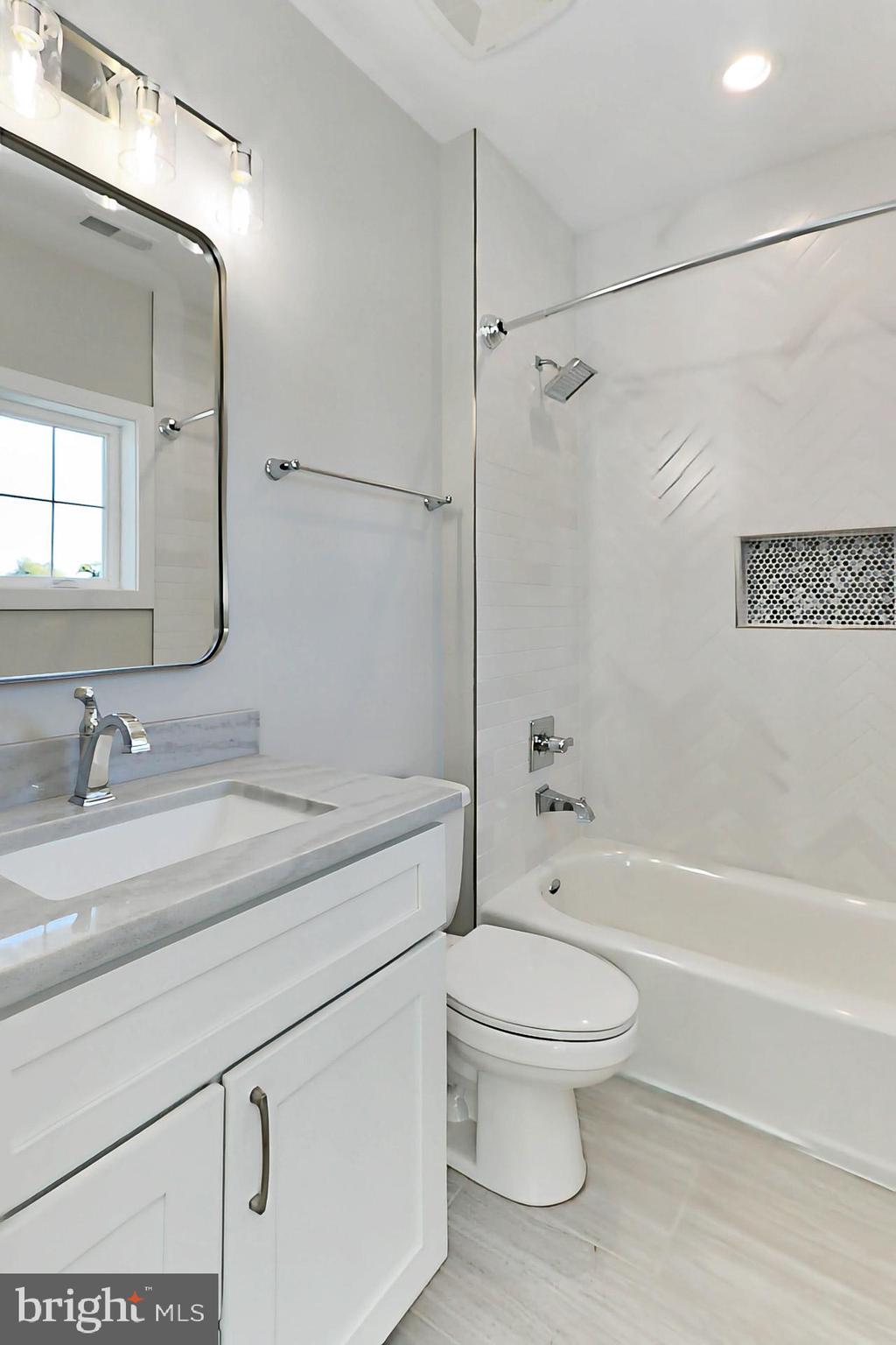 GRAYS OAKTON - Residential