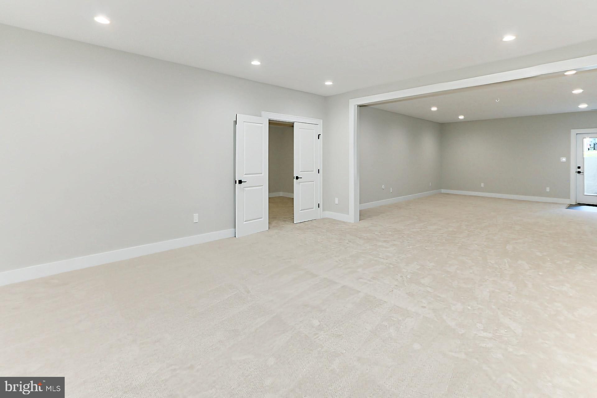 GRAYS OAKTON - Residential