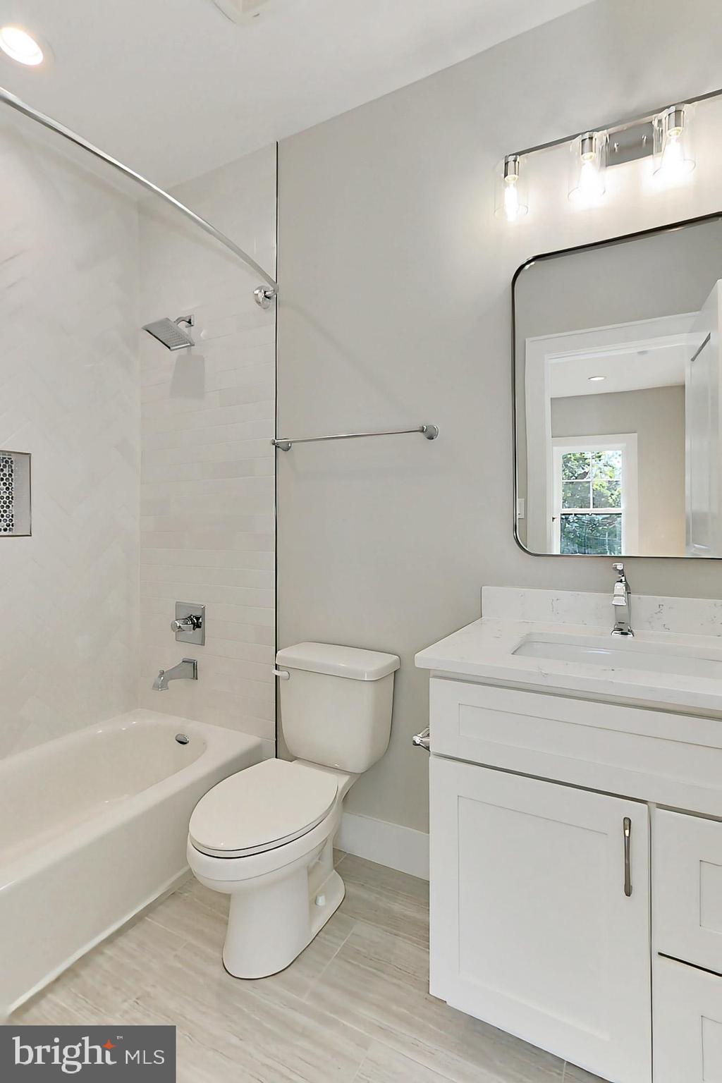 GRAYS OAKTON - Residential