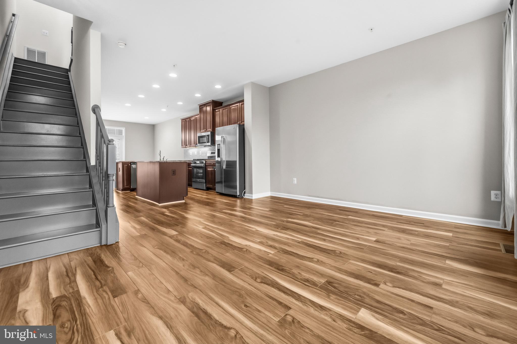 CRESCENT PLACE - Residential