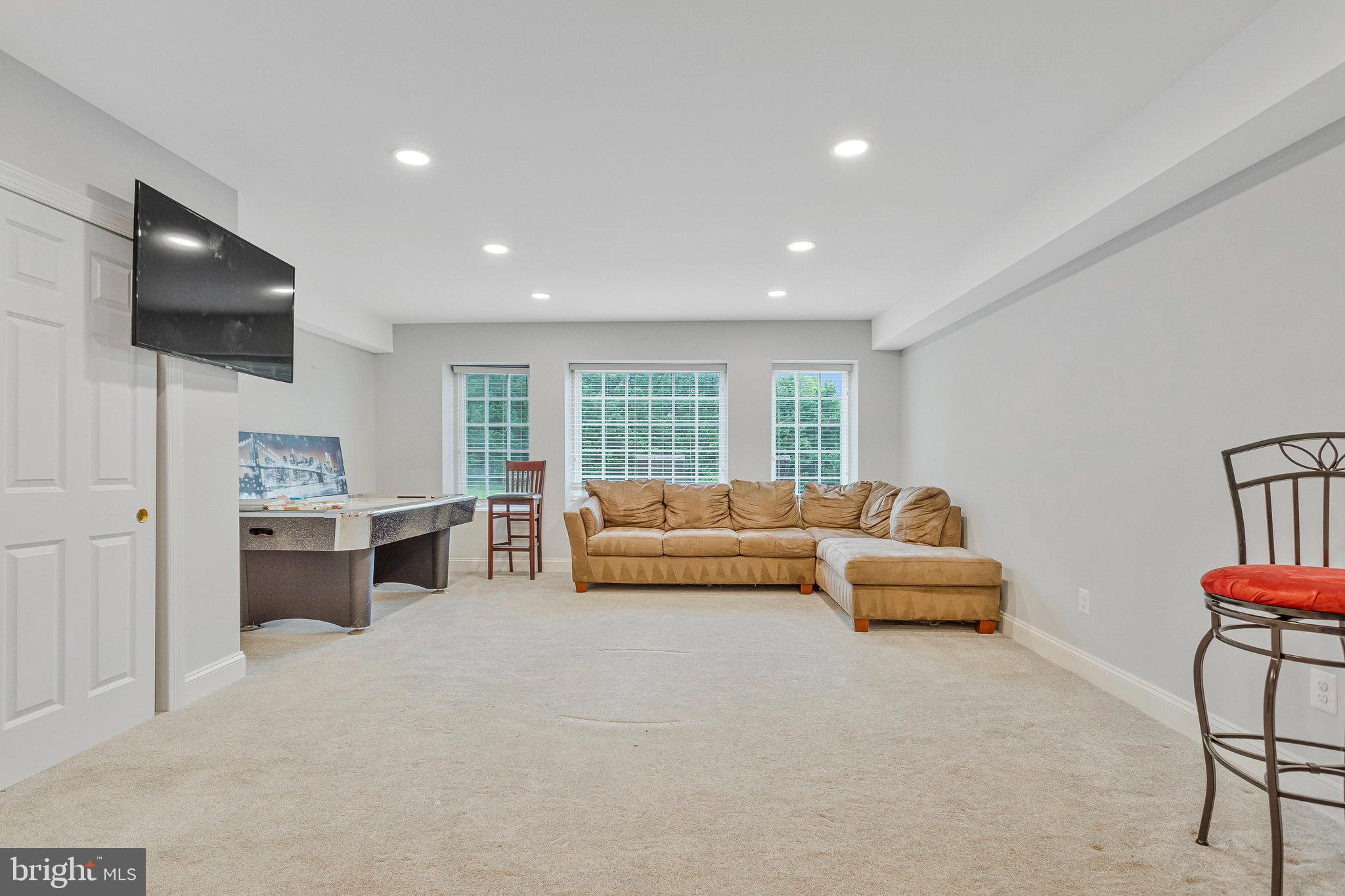 GOVERNORS MANOR - Residential