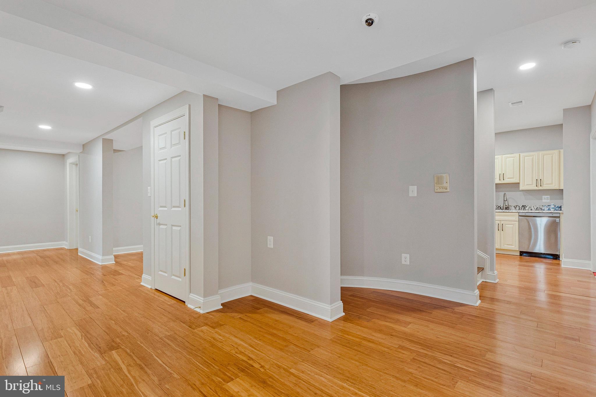 GOVERNORS MANOR - Residential