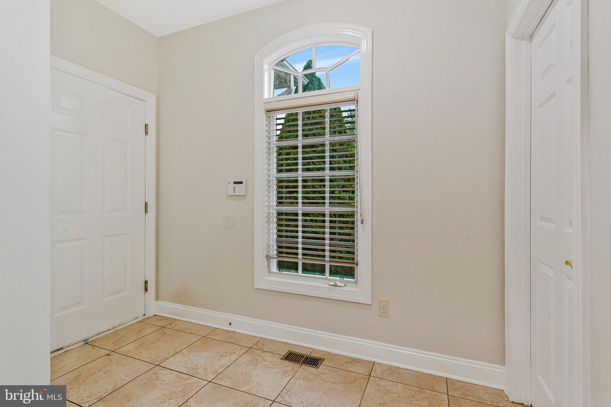 GOVERNORS MANOR - Residential