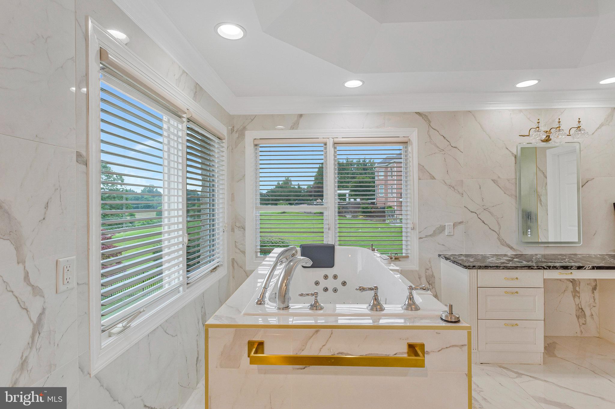 GOVERNORS MANOR - Residential