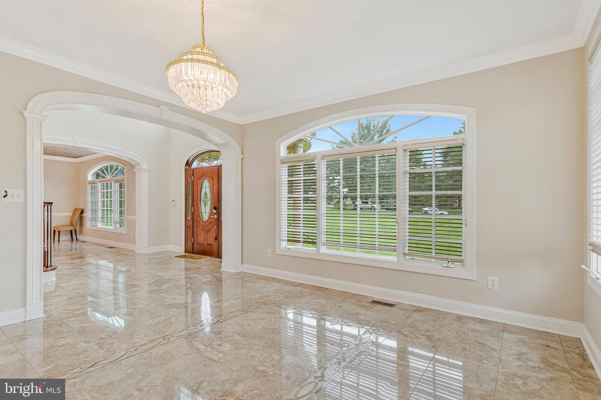 GOVERNORS MANOR - Residential