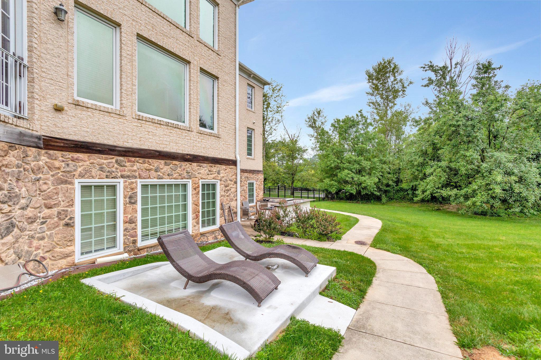 GOVERNORS MANOR - Residential